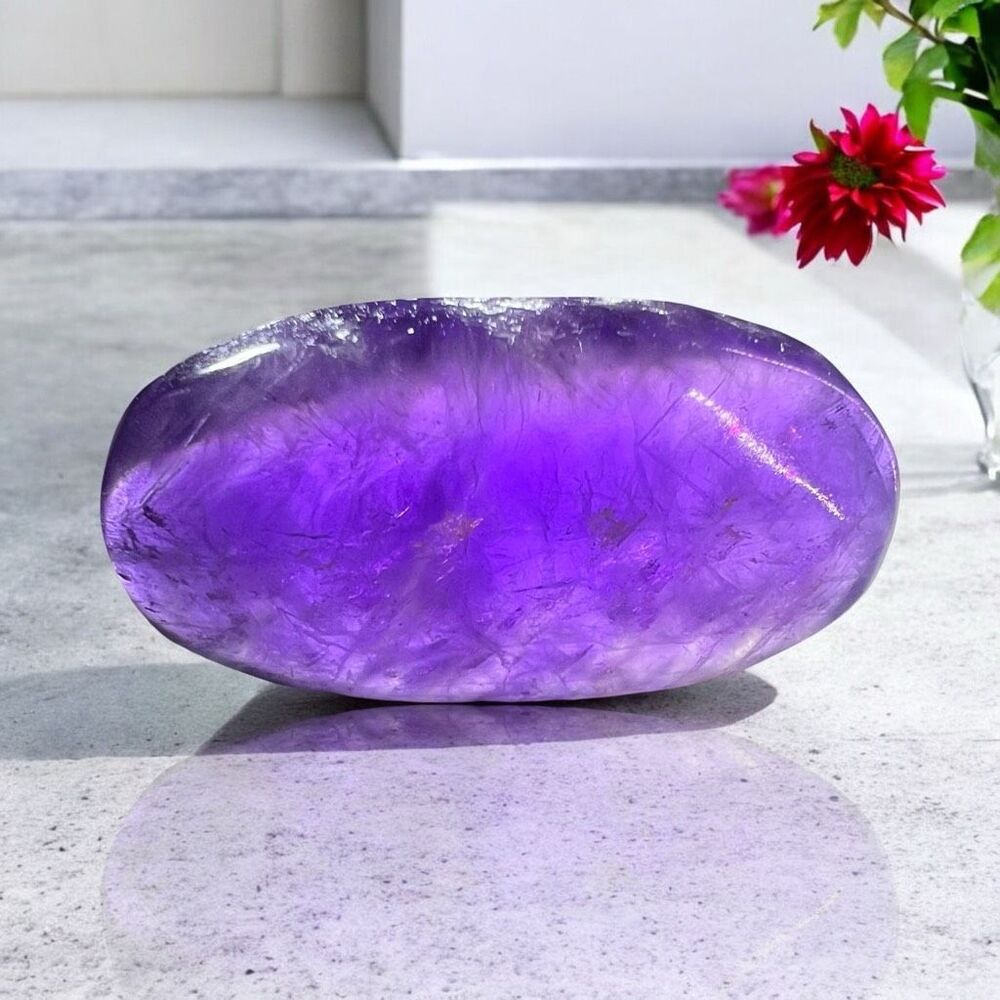 Amethyst‎ Crystal Meditation Palmstone (1)